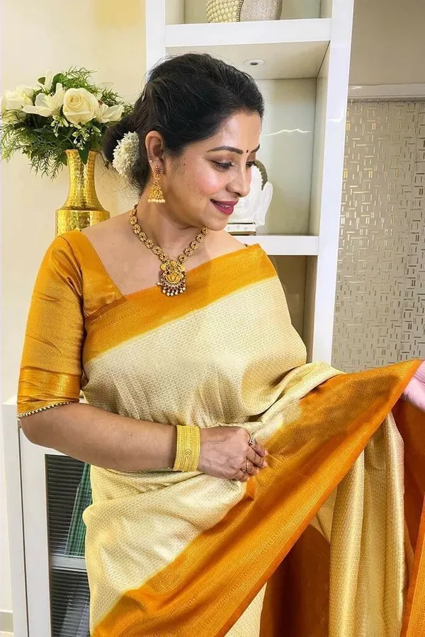 White_Woven_Banarasi_Jacquard_Saree_(White)